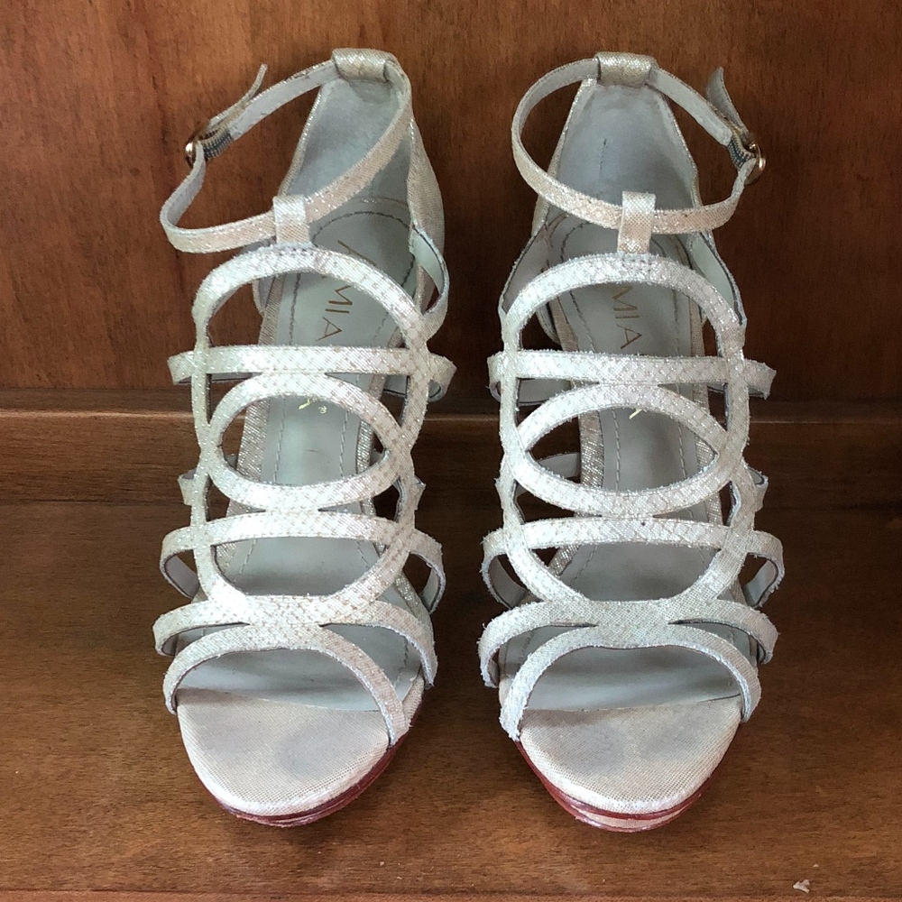 High Heels - Picture 2 of 3